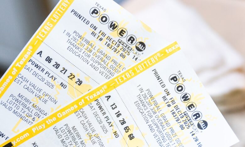 Buyer in Arkansas wins $1.8 billion stocking stuffer in Christmas Eve Powerball drawing