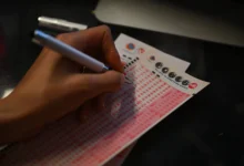 A person plays lottery at a store as US Powerball jackpot grand prize grew to a whopping $1 billion after no ticket got all six numbers in San Mateo, California - Source: Getty