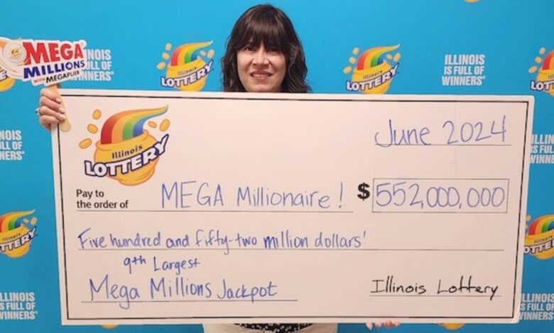 Illinois winner of $552M Mega Millions jackpot claims lottery prize
