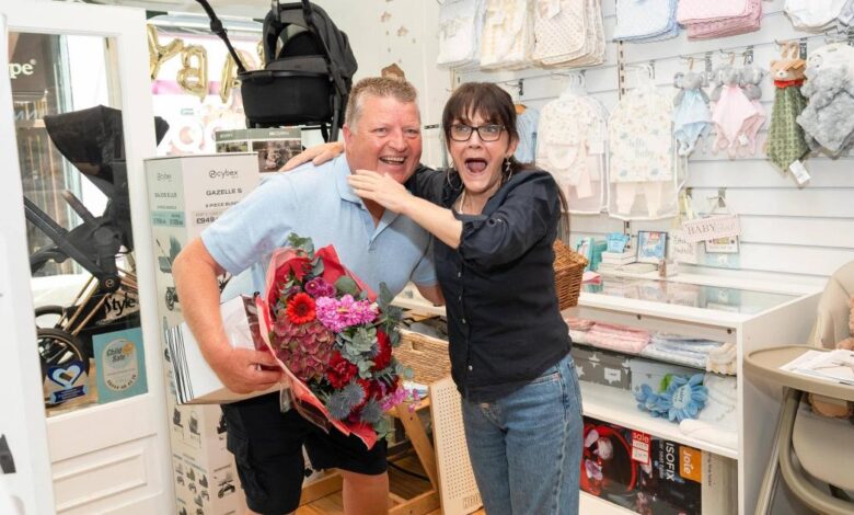 Delivery driver who quit job after lottery win spreads joy at former workplace