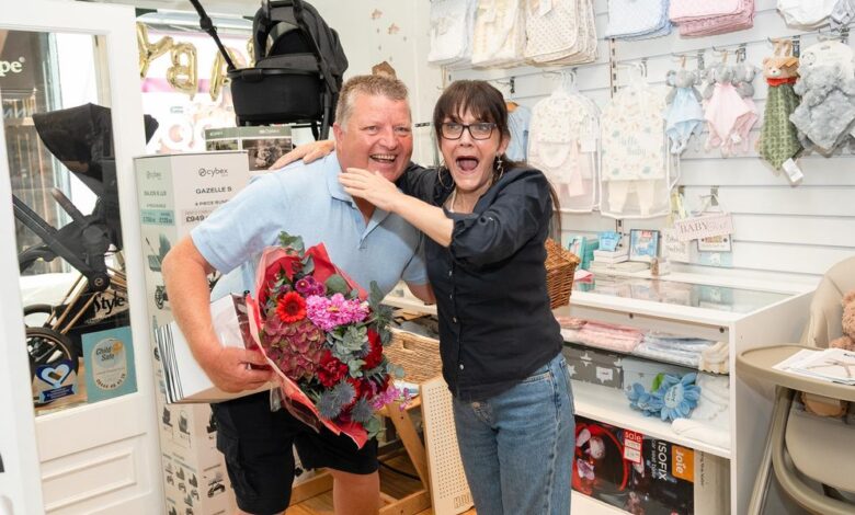 Delivery driver who quit job after lottery win spreads joy at former workplace