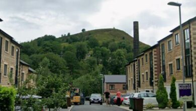 Residents on Saddleworth street celebrate £1,000 win in lottery