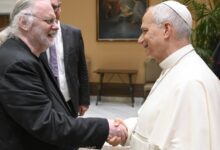 Pope Leo hosts Pulitzer Prize-winning authors at Vatican for discussion on power of written word - Detroit Catholic
