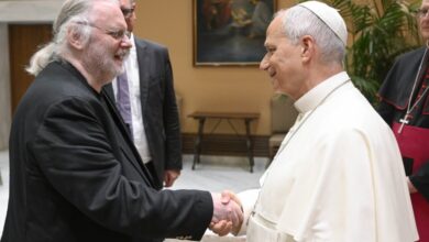 Pope Leo hosts Pulitzer Prize-winning authors at Vatican for discussion on power of written word - Detroit Catholic