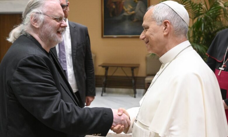 Pope Leo hosts Pulitzer Prize-winning authors at Vatican for discussion on power of written word - Detroit Catholic