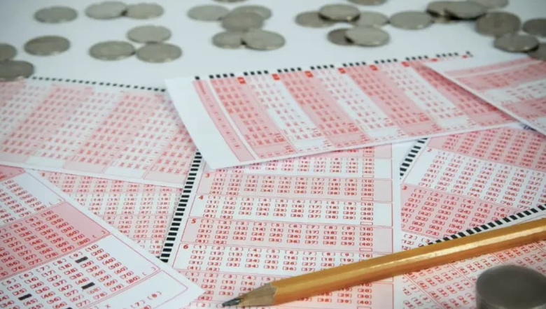 Tonight’s £69m EuroMillions jackpot has players rushing to this £9 ticket deal