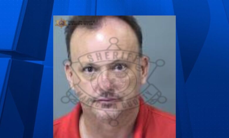 Arizona Lottery repairman accused of groping Phoenix gas station worker