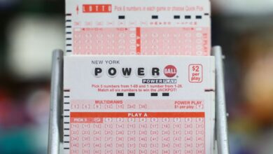 The Powerball jackpot is at $905m. Winners can only stay anonymous in some states.