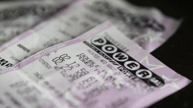 Powerball jackpot climbs to $905 million ahead of Monday drawing