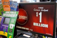Winning $500,000 lotto ticket sold at Colorado grocery store, Powerball jackpot nears $1 billion