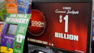 Winning $500,000 lotto ticket sold at Colorado grocery store, Powerball jackpot nears $1 billion