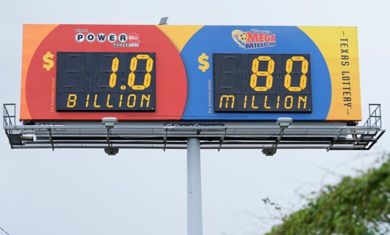 Powerball player in Illinois wins $1B lottery jackpot