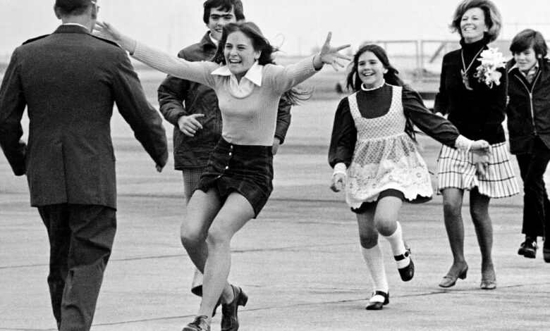 A Pulitzer Prize-winning photographer who shot an iconic Vietnam War-era photo has died